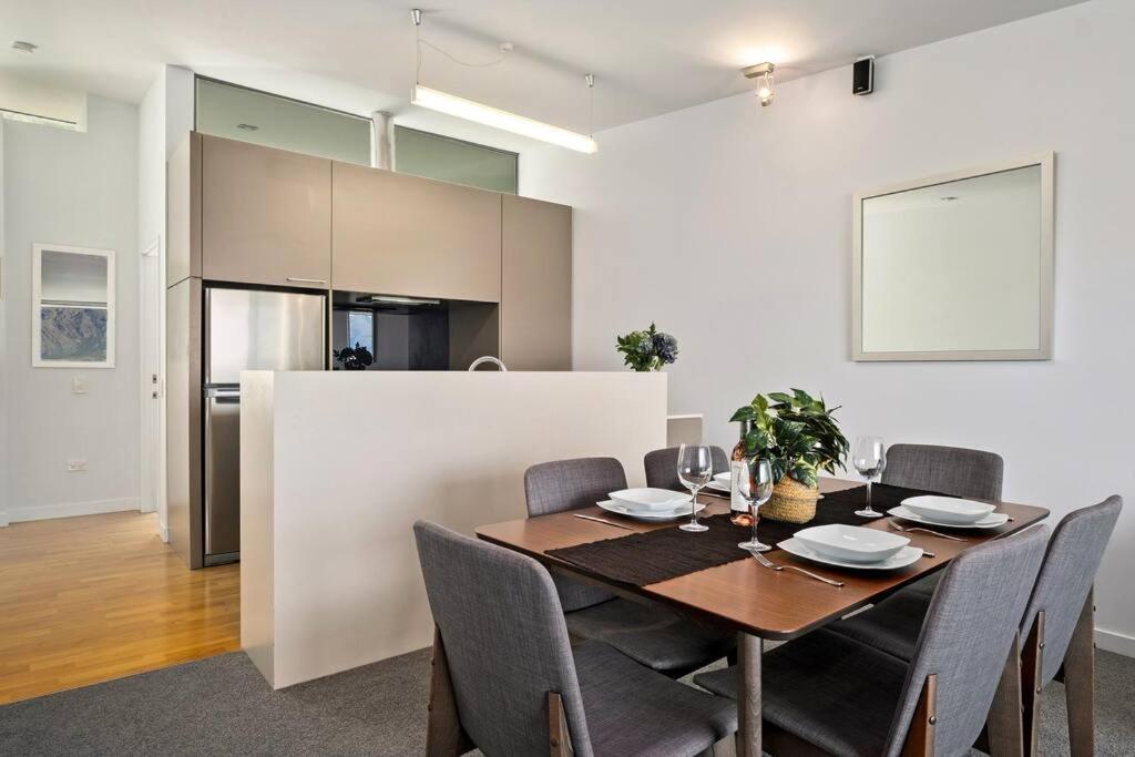 Toru - Eclectic Apartment With Delightful Lake Views Queenstown Exterior foto
